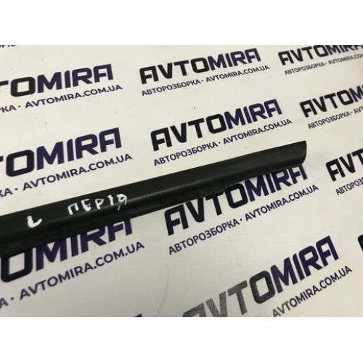 Уплотнитель стекла двери передней левой наружный Opel Corsa D HB 5дв. 2006-2014 13188938